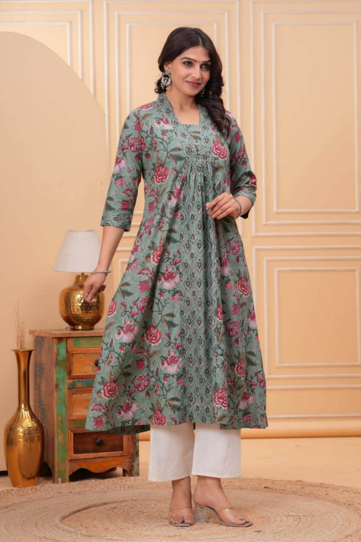 Cotton kurta in 'A' line in green