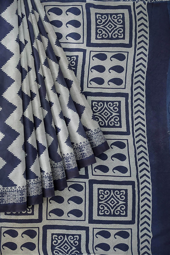 Jaipur mul cotton saree in blue  in striped zig zag  pattern.