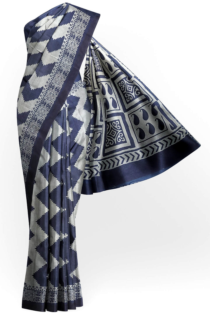 Jaipur mul cotton saree in blue  in striped zig zag  pattern.