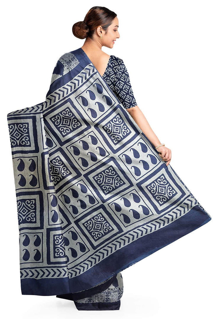 Jaipur mul cotton saree in blue  in striped zig zag  pattern.