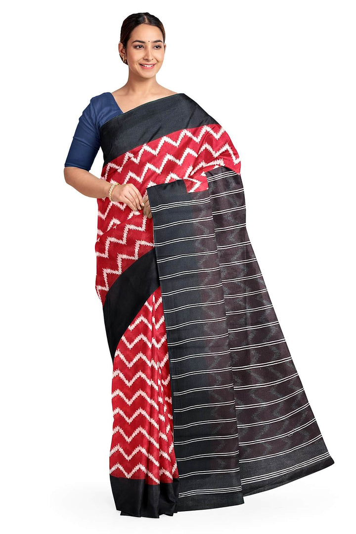 Jaipur mul cotton saree in red  in  zig zag pattern.
