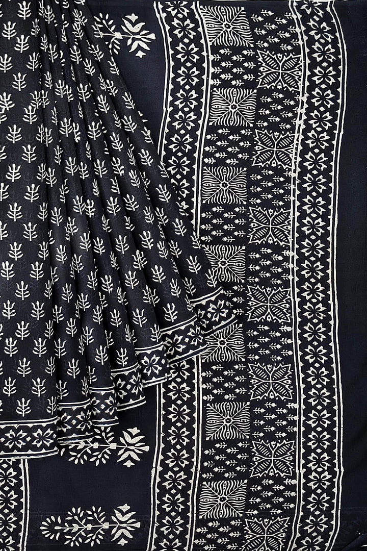 Jaipur mul cotton saree in black in floral pattern.
