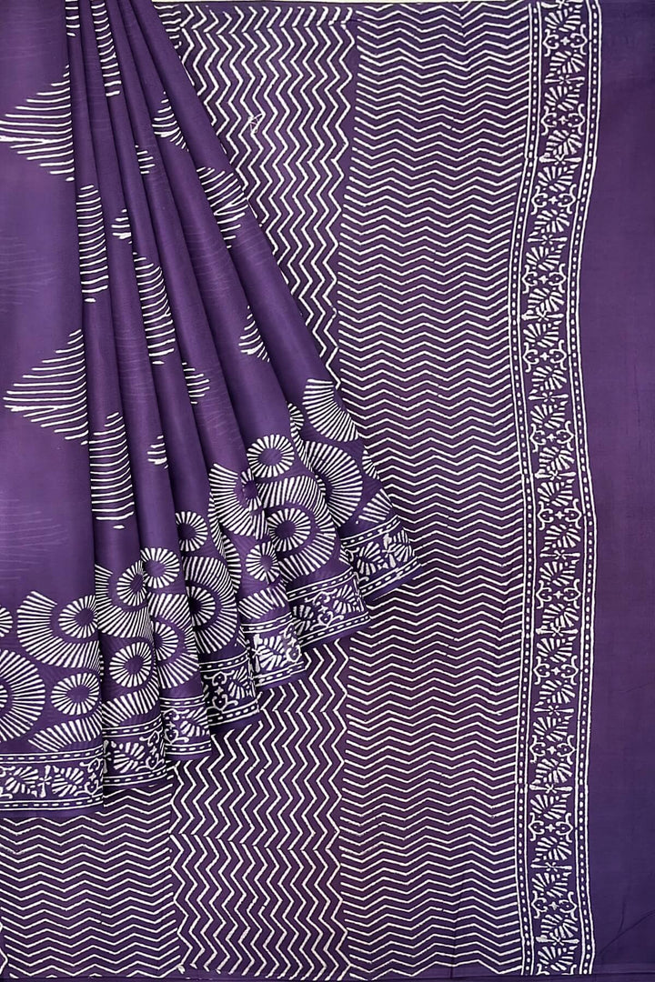 Jaipur mul cotton saree in purple in geometric pattern.