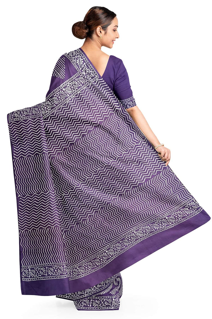 Jaipur mul cotton saree in purple in geometric pattern.