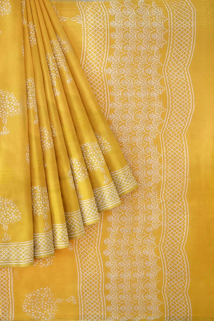 Jaipur mul cotton saree in light yellow  with plant motifs.