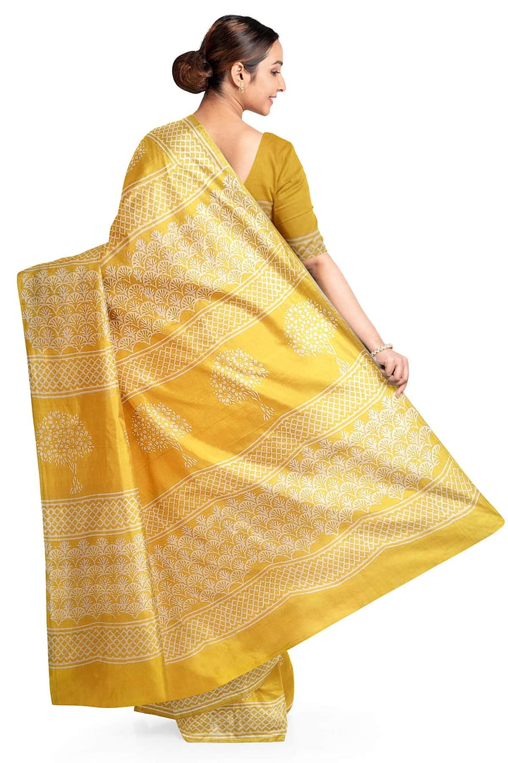 Jaipur mul cotton saree in light yellow  with plant motifs.