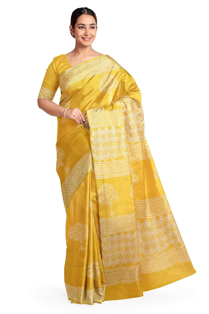 Jaipur mul cotton saree in light yellow  with plant motifs.