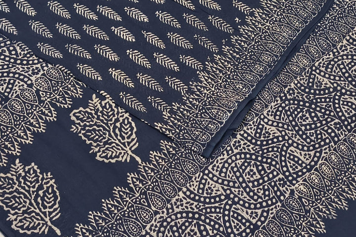 Jaipur mul cotton saree in indigo in floral pattern.