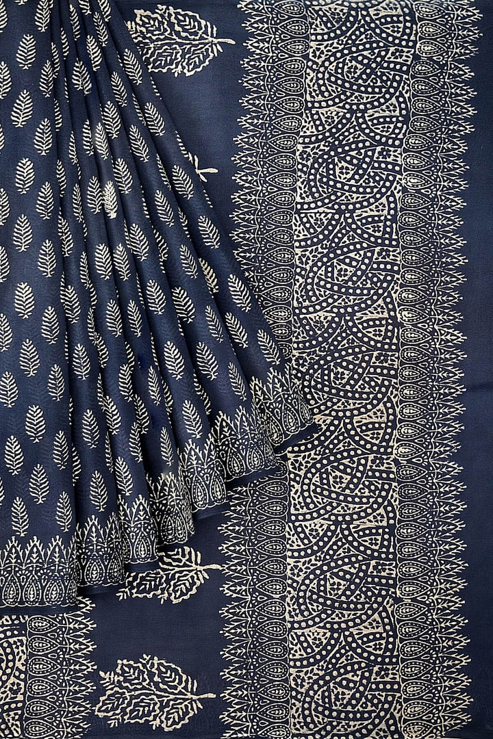 Jaipur mul cotton saree in indigo in floral pattern.