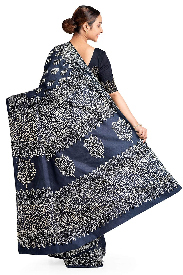 Jaipur mul cotton saree in indigo in floral pattern.