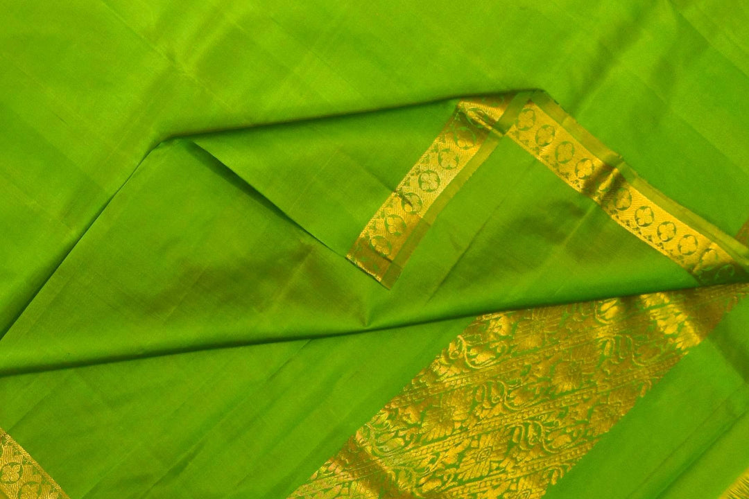 Kanchi pure silk dhavani / voni / chunni in green