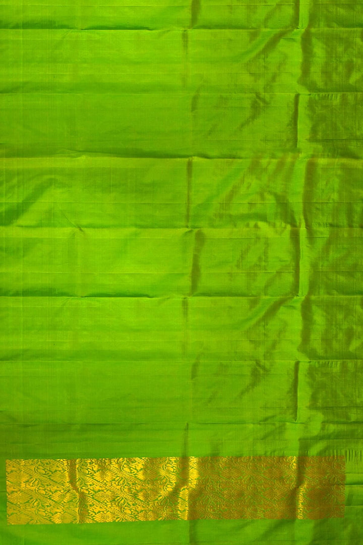 Kanchi pure silk dhavani / voni / chunni in green