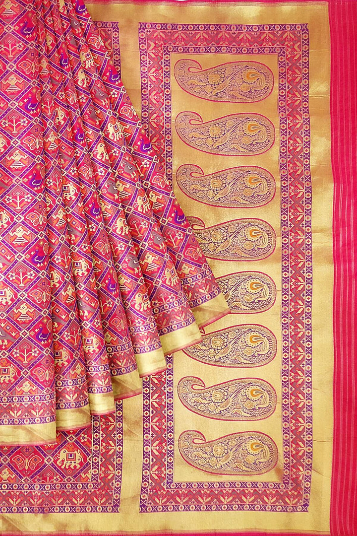 Handwoven Banarasi silk saree in  narikunj pattern in pink  with contrast pallu
