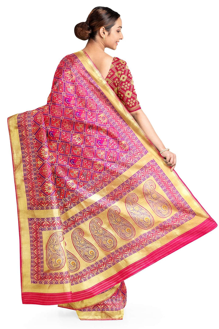Handwoven Banarasi silk saree in  narikunj pattern in pink  with contrast pallu