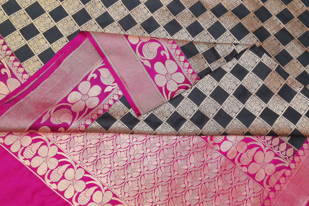 Handloom Banarasi katan pure silk brocade  saree in  checks in partly style.