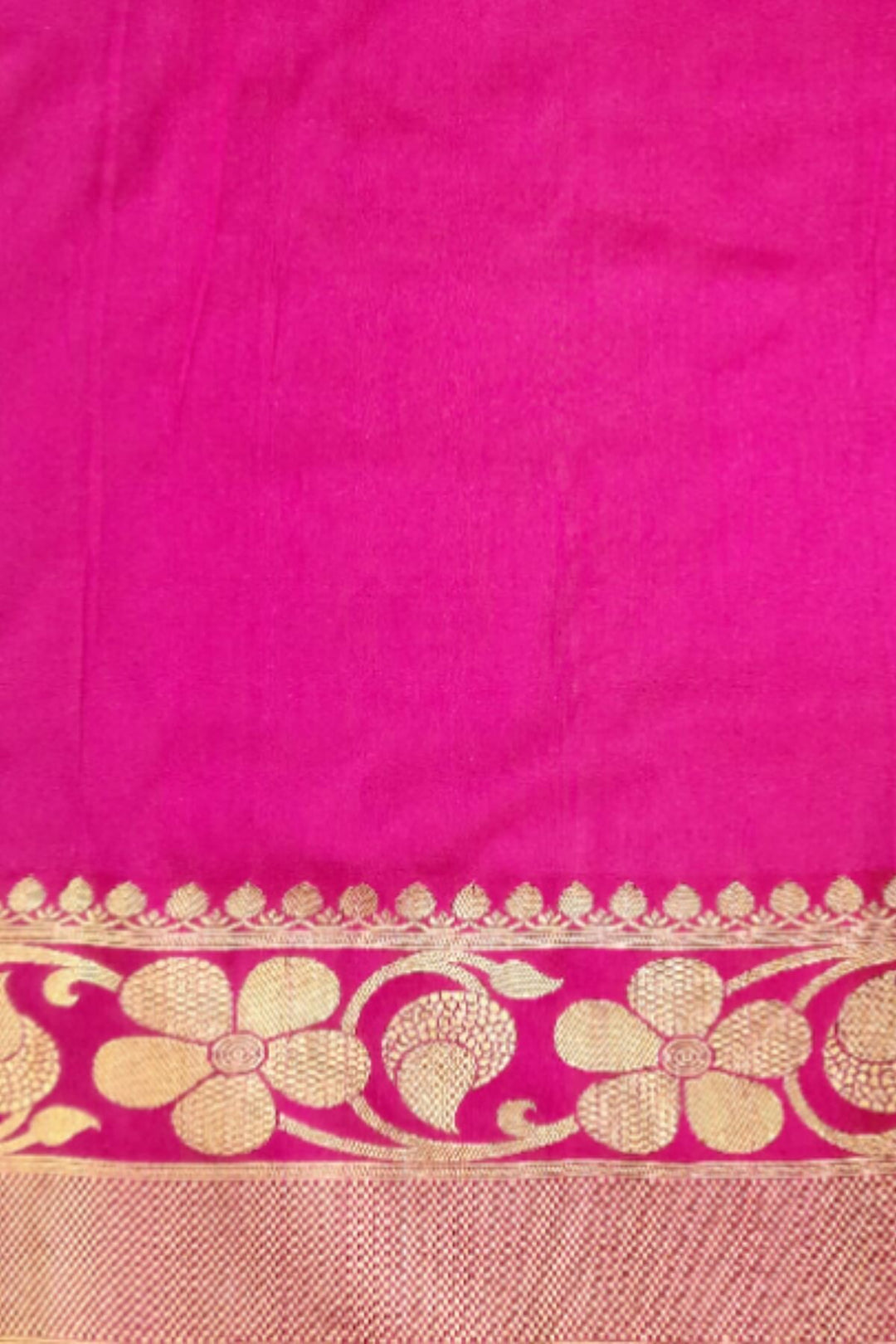 Handloom Banarasi katan pure silk brocade  saree in  checks in partly style.