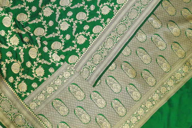 Handloom Banarasi pure silk saree in green in  jaal pattern