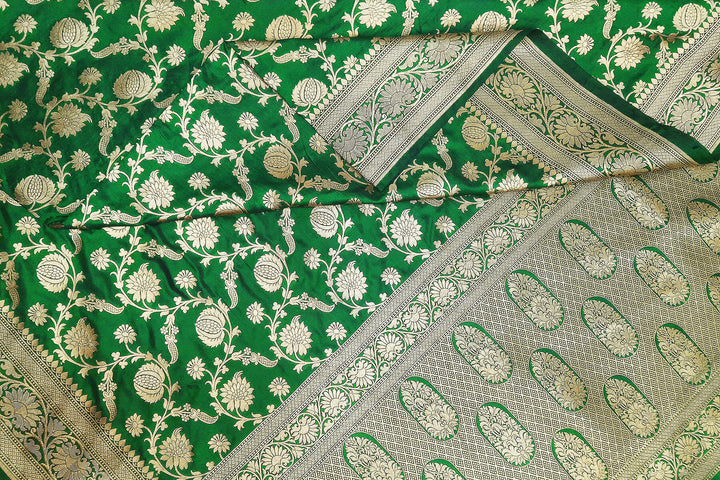Handloom Banarasi pure silk saree in green in  jaal pattern
