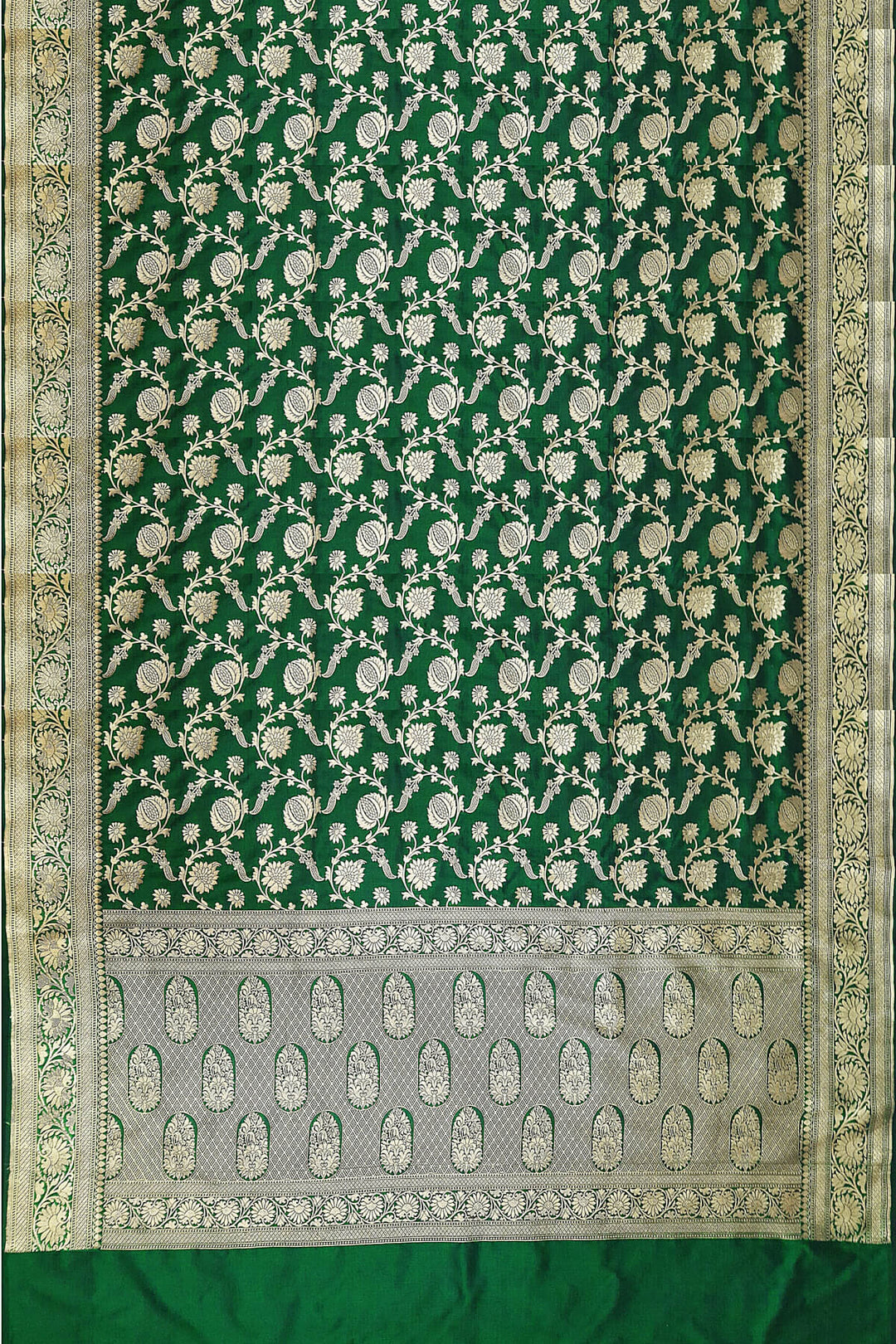 Handloom Banarasi pure silk saree in green in  jaal pattern