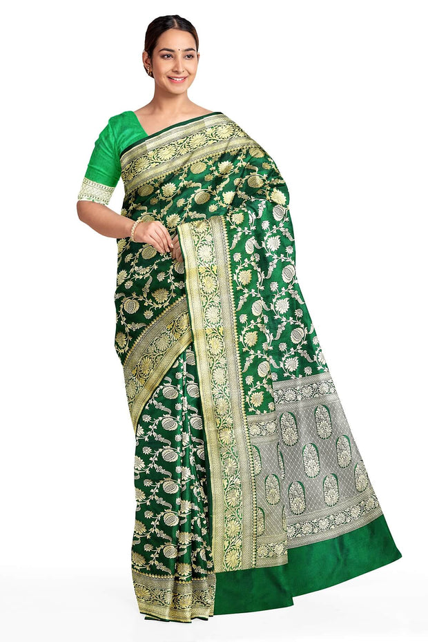 Handloom Banarasi pure silk saree in green in  jaal pattern