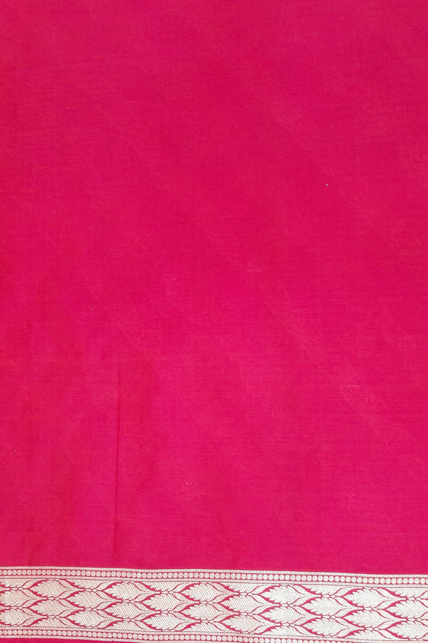 Handloom Banarasi katan pure silk saree in pink in diagonal pattern
