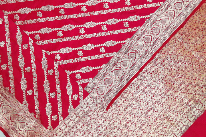 Handloom Banarasi katan pure silk saree in pink in diagonal pattern