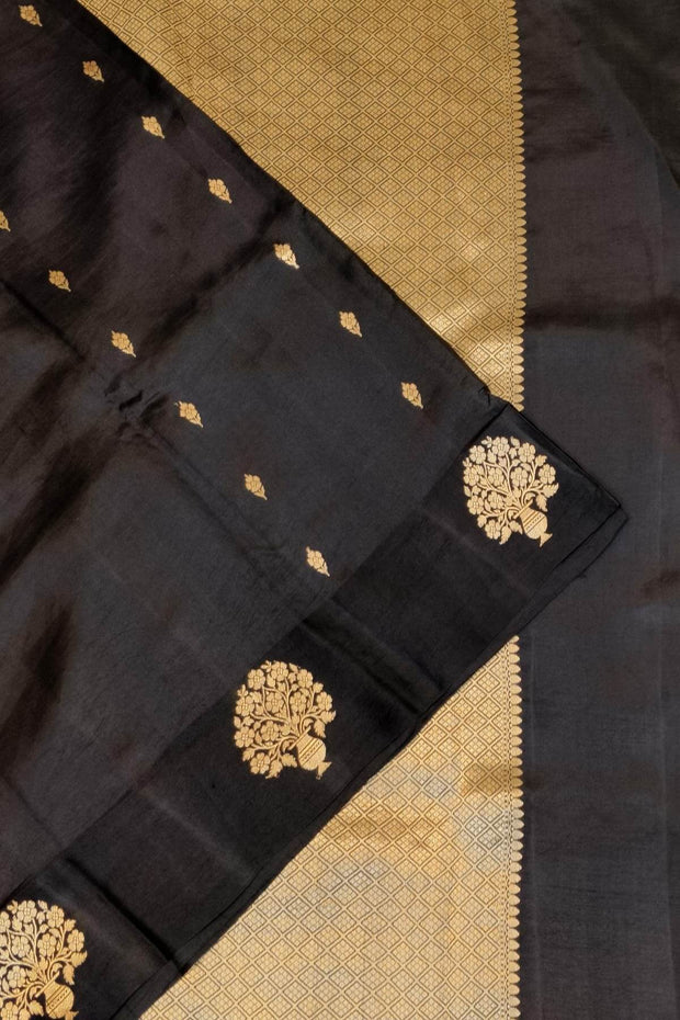 Handloom Banarasi  katan pure silk saree in black (POONA SILK)