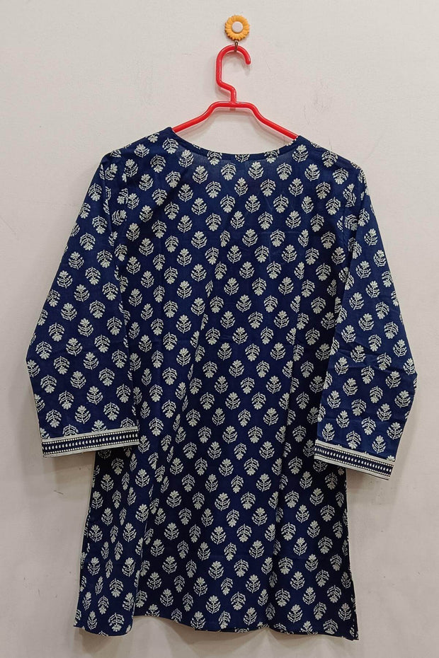 Cotton tunic in navy blue with floral motifs