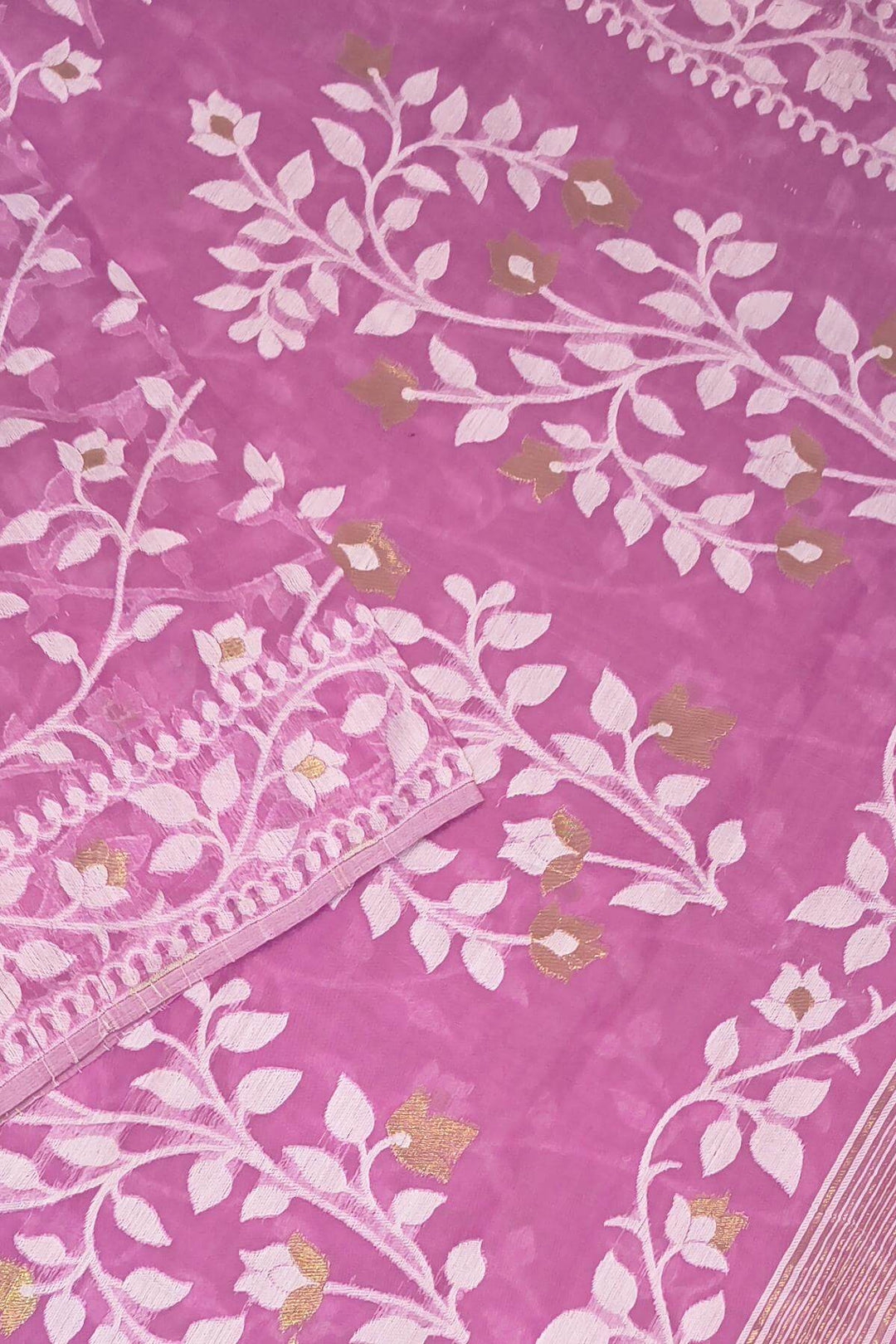 Handloom silk cotton saree in strawbery pink in floral jamdani weave