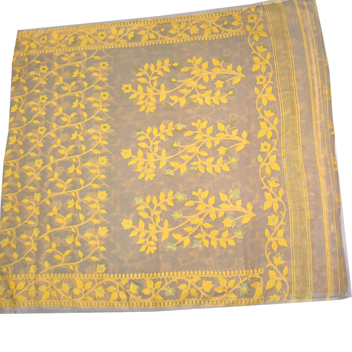 Handloom silk cotton saree in beige in floral jamdani weave