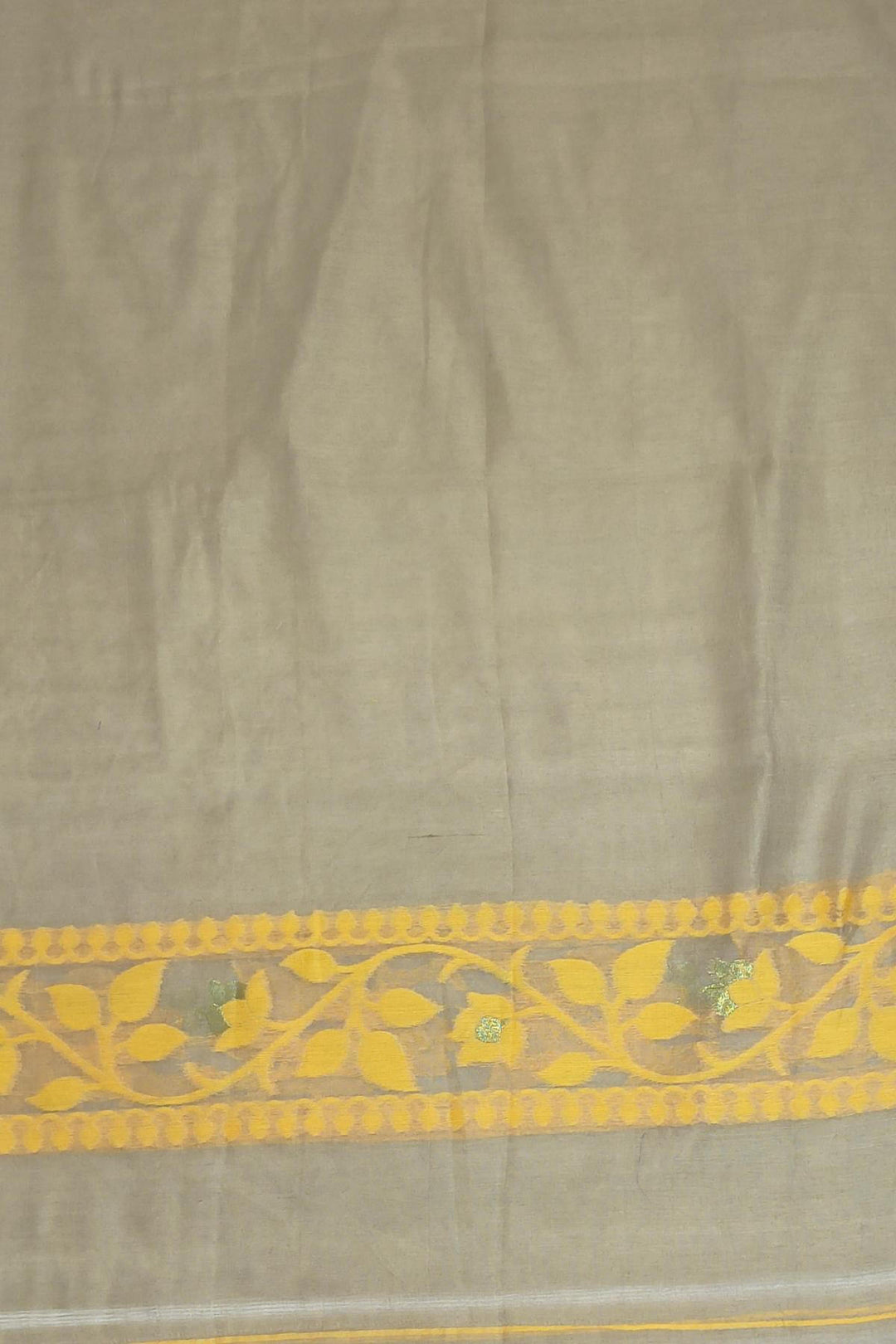 Handloom silk cotton saree in beige in floral jamdani weave