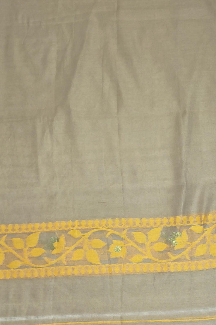 Handloom silk cotton saree in beige in floral jamdani weave