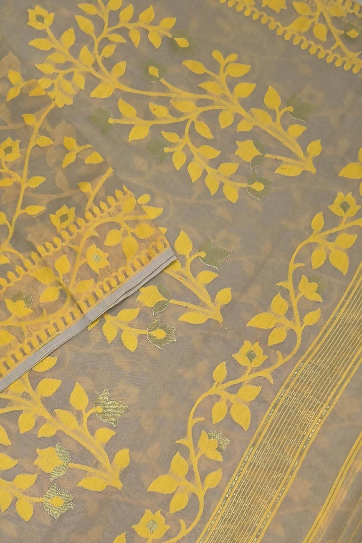 Handloom silk cotton saree in beige in floral jamdani weave