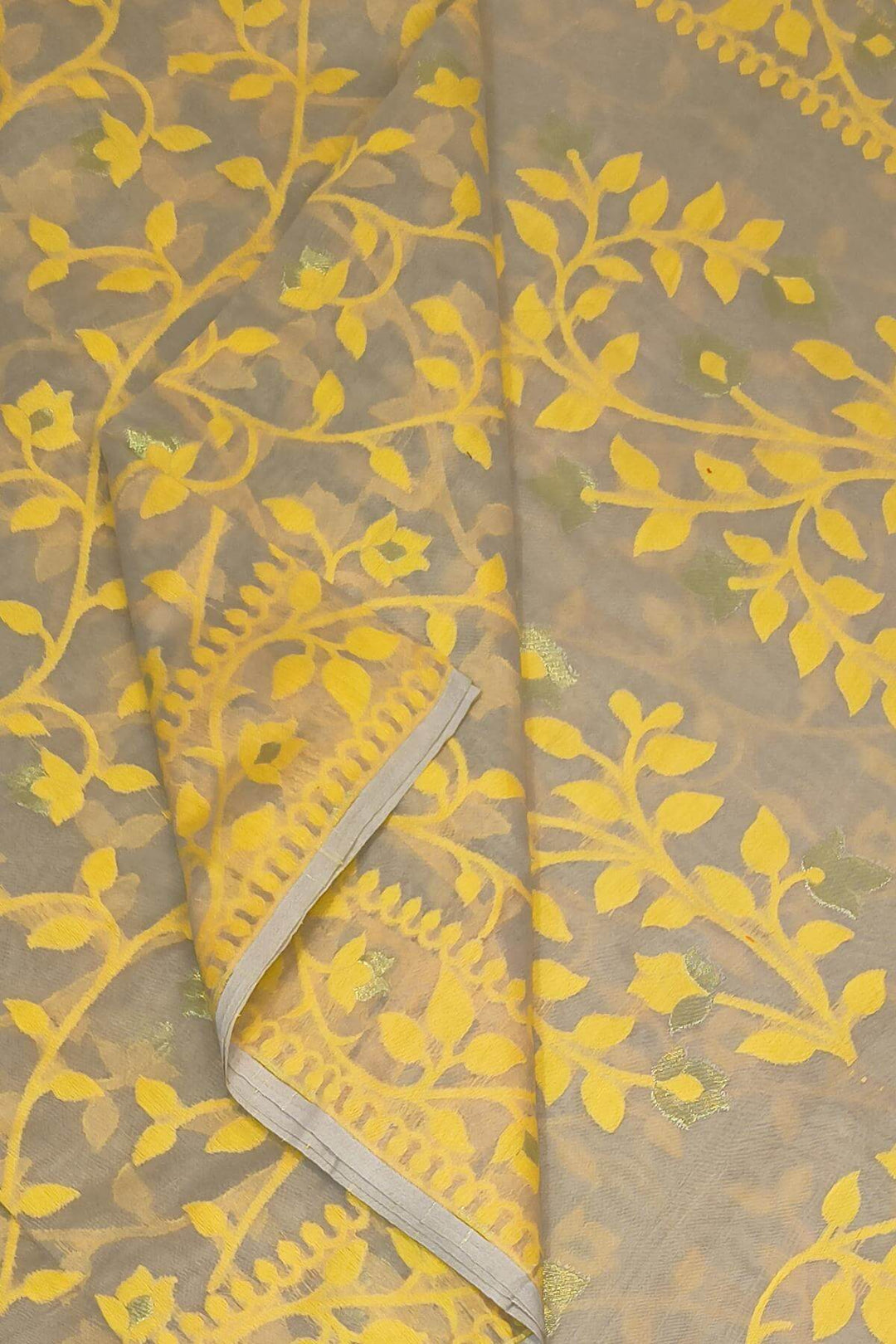 Handloom silk cotton saree in beige in floral jamdani weave
