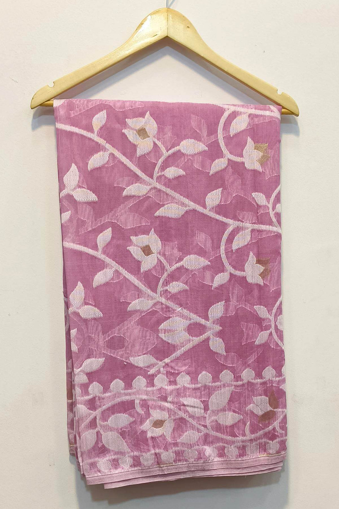Handloom silk cotton saree  in pink in floral jamdani weave