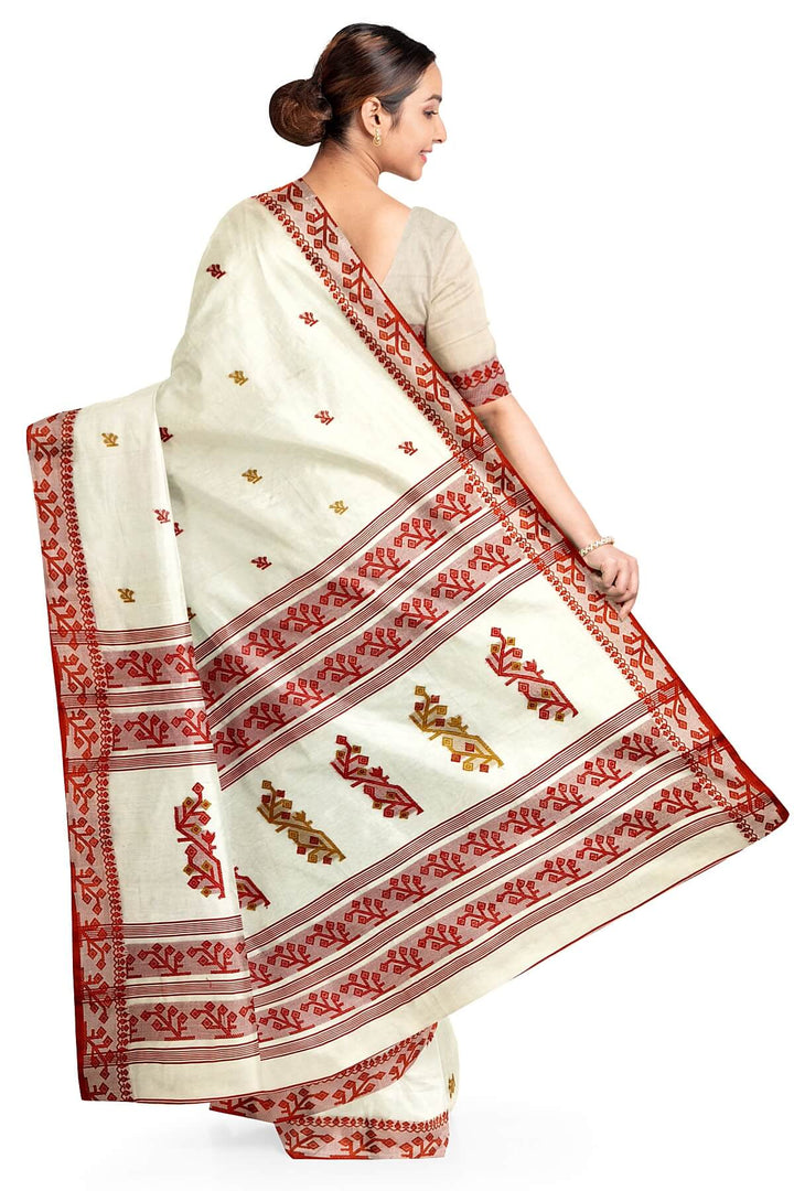 Tangail tant cotton saree in cream with small buttis