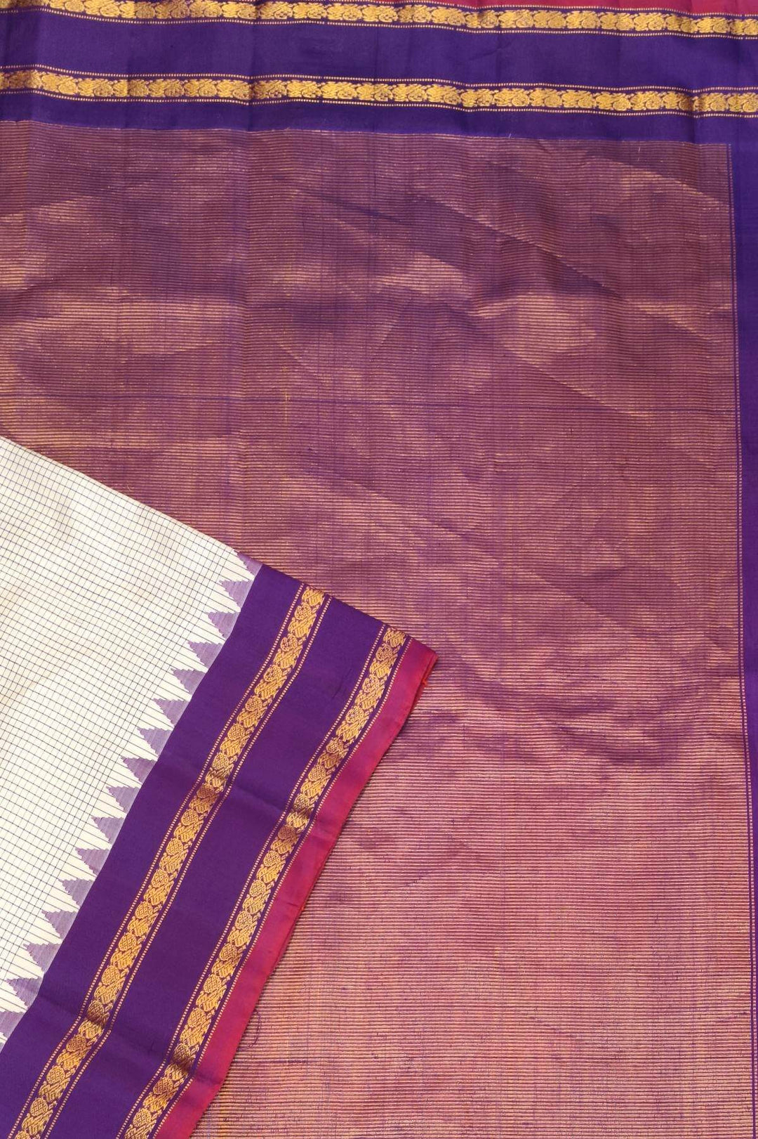 Gadwal pure silk saree in off white