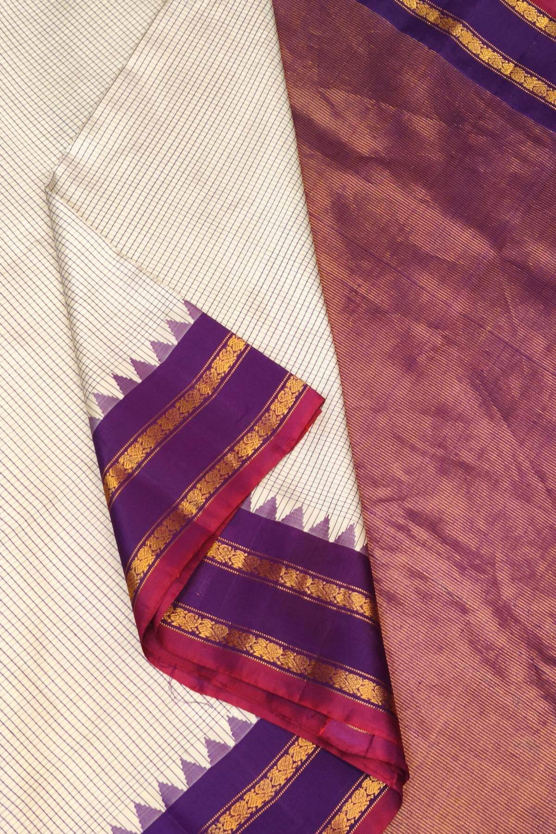 Gadwal pure silk saree in off white