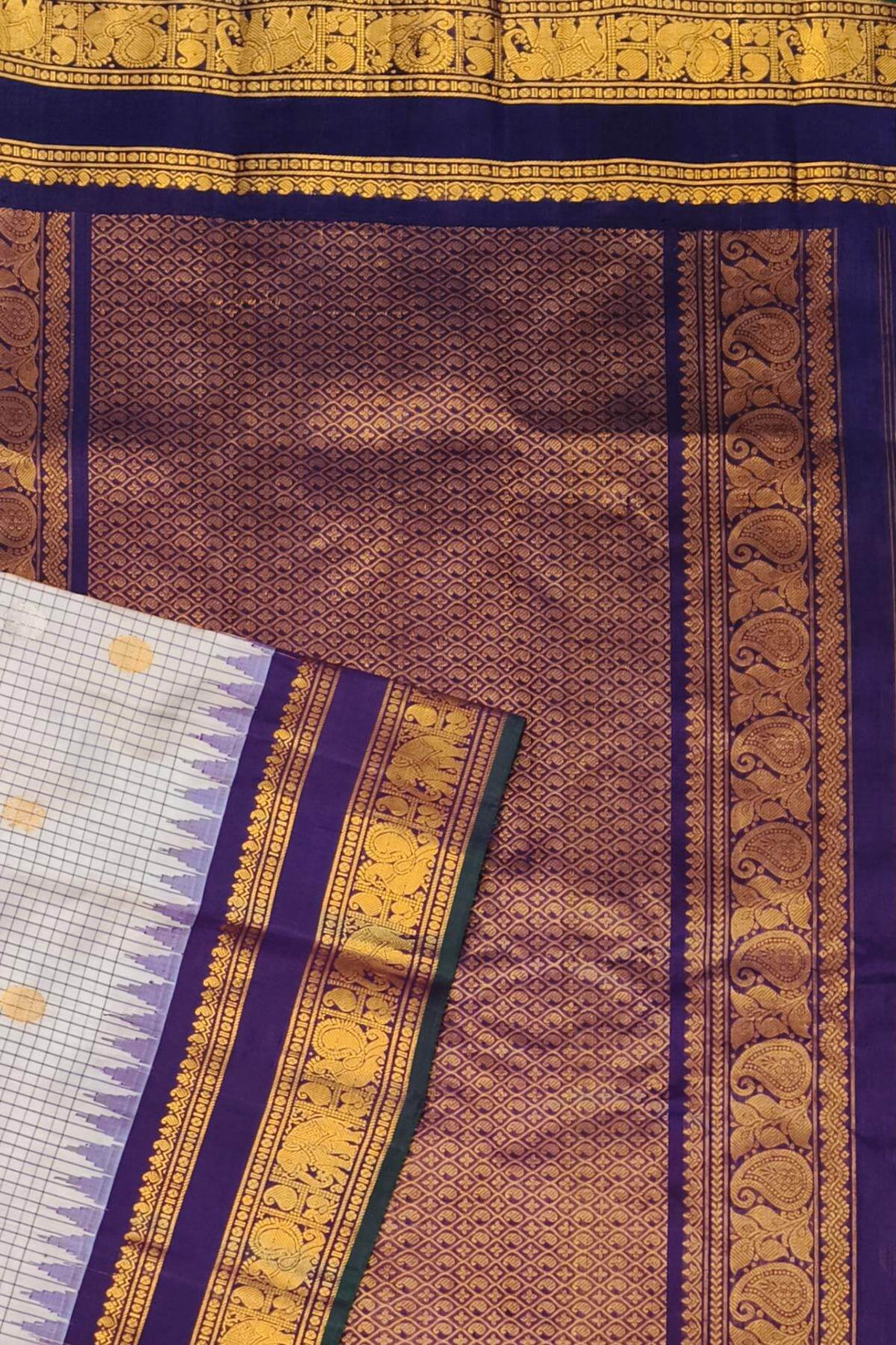 Gadwal pure silk saree in off white