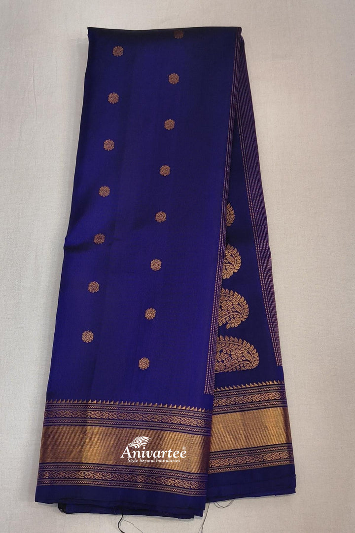 Gadwal pure silk saree in blue with buttis