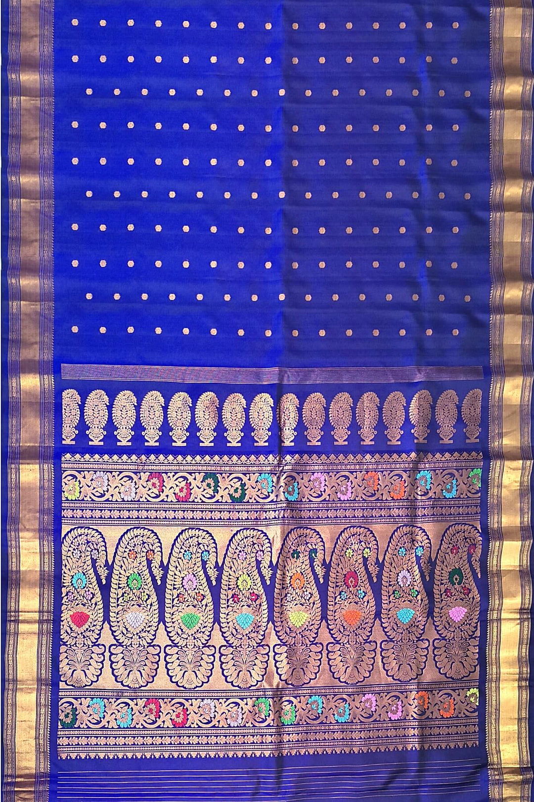 Gadwal pure silk saree in blue with buttis