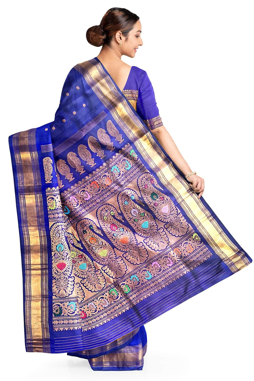 Gadwal pure silk saree in blue with buttis