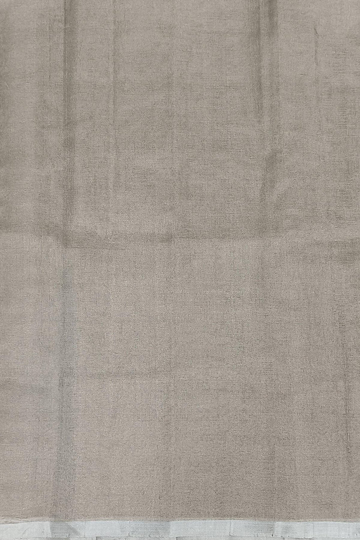 Handwoven Uppada pure silk saree in red with  floral motifs .