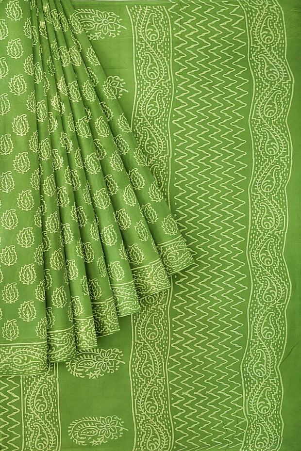Jaipur mul cotton saree in green  with paisley motifs.