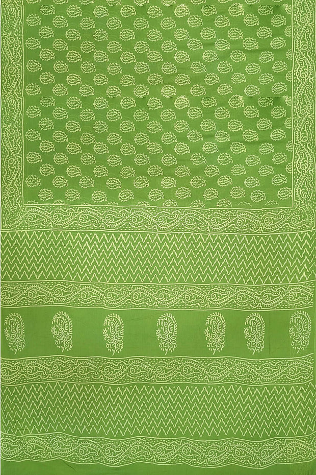 Jaipur mul cotton saree in green  with paisley motifs.
