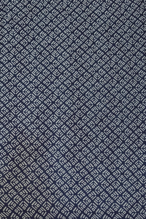 Jaipur mul cotton saree in blue  in striped zig zag  pattern.