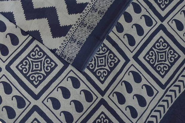Jaipur mul cotton saree in blue  in striped zig zag  pattern.
