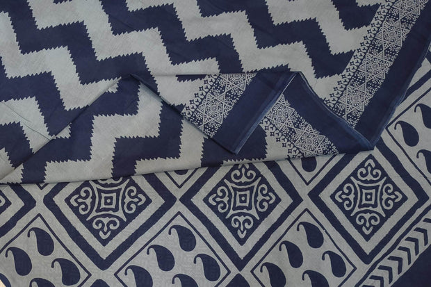 Jaipur mul cotton saree in blue  in striped zig zag  pattern.