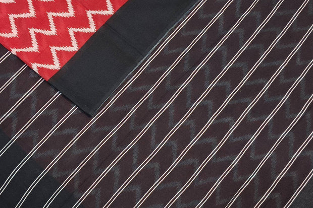 Jaipur mul cotton saree in red  in  zig zag pattern.