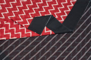Jaipur mul cotton saree in red  in  zig zag pattern.